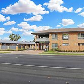 Cousins Motor Inn