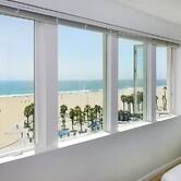 Air Venice on the Beach