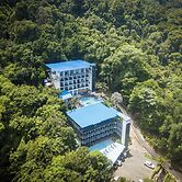 El Faro Containers Beach Hotel