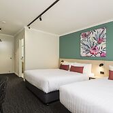 Nightcap at Balaclava Hotel