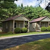 Pine Tree Motel & Cabins