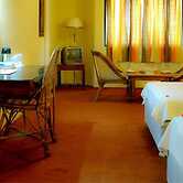 Ratnaloka Tour Inn