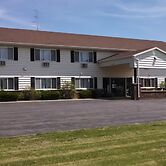 AmeriVu Inn and Suites