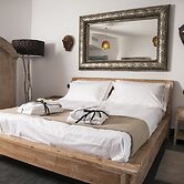 Sevenmaze Charming House