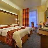 Maximilian Lifestyle Resort