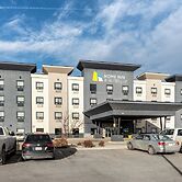 Home Inn and Suites Regina Airport