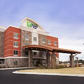 Holiday Inn Express & Suites Hot Springs by IHG
