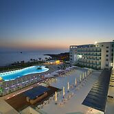 King Evelthon Beach Hotel & Resort