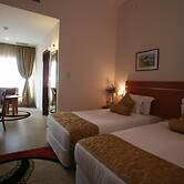 Oh Biz Executive at Leonia