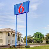 Motel 6 Waco, TX - Lacy Lakeview