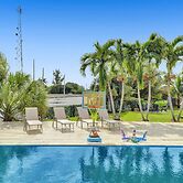 Casa Lago Waterfront Home & Pool Near Hard Rock Casino