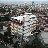 Front One Hotel Pasir Koja Bandung