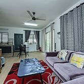 OYO HOME 90682 Liliz Mambang Farmstay