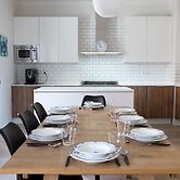 2ndhomes 144 m2 Stylish 3BR Center Home