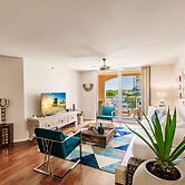 Stylish 3B Condo w Water Views Minutes From Beach