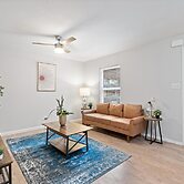 Modern 2BR Near UT Hyde Park Evonify