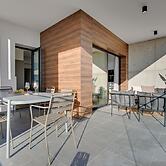 Sanders Crystal 1 - Cute  2-bdr Apt With Shared Pool