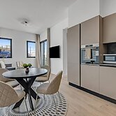 Sanders Crystal 2 - Lovely 2-bdr Apt With Shared Rooftop