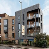 Premium 2 Bed Flat near Colindale Station