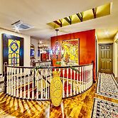 Neocolonial Nouveau Kensington Vacation Home