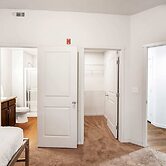 Spacious 3BR Apartment Central to All