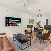 Stylish Near Stadiums & Nightlife Game Room