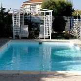 2bed Villa - Private Pool - Steps From the Beach!