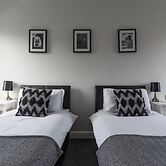 House - Sleeps 4 - Pet Friendly - Parking - Garden