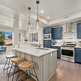 First Class Stylish Townhome Near Old Town!