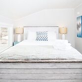 Couples Getaway | Walk to Unc | Free Cruiser Bikes