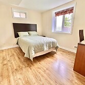 Cozy Home in Richmond Hill with Free Parking