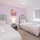 tms Cheerful 5bdr House! Thurrock! Free Parking!