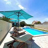 Holiday Home Mary with Pool