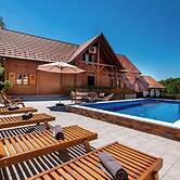 Rustic Cottage With Heated Pool