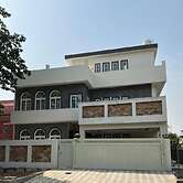 Royal Blue Inn House