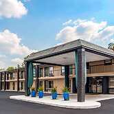 Super 8 by Wyndham Daleville/Fort Novosel