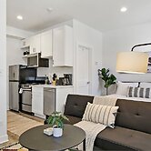 Minimalist Design Studio Apt in Uptown