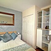 Large Balcony Apartment - Town & Races -2 Dbl Beds