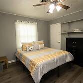House - Sleeps 8 - Parking - Malls Close