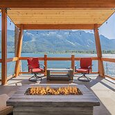 Lazy Bear Lodge 3 Bedroom Home by NW Comfy Cabins by RedAwning