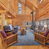 Soaring Pines Lodge 1 Bedroom Home by NW Comfy Cabins by RedAwning