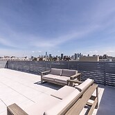 Airy 3 BR Flat w Shared Deck - gym - Mins to NYC