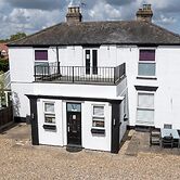 OYO Watton Vibe Hotel