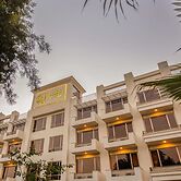 Roomy Signature Hotel