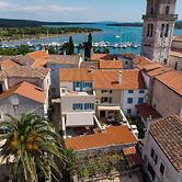 Impeccable 4-bed Apartment in Osor