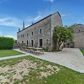 Vacation Home With BBQ Near Hotton