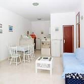 Apartments Tomasic - Two Bedroom Apartment With Sea View