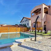 Apartment in Liznjan With Pool and Terrace