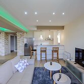 Villa Pave - Six-bedroom Villa With Terrace and Swimming Pool