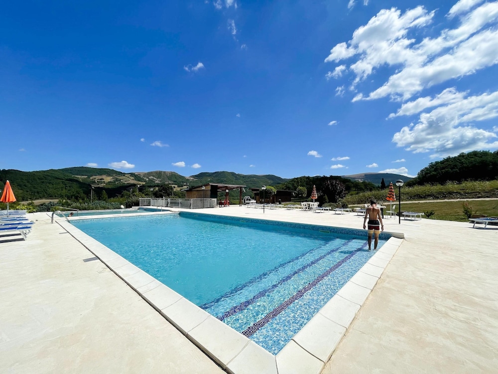 Apartment in Urbino With Pools & Veranda
